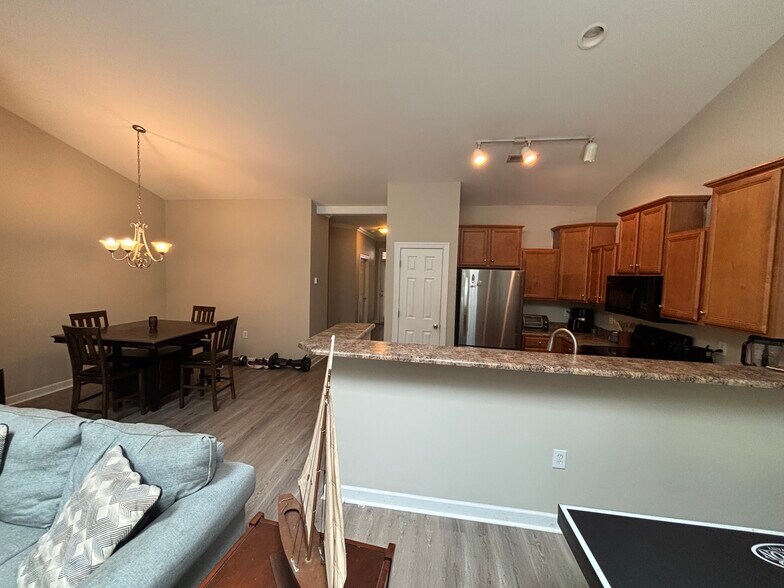 Building Photo - 5118 Christian Dr