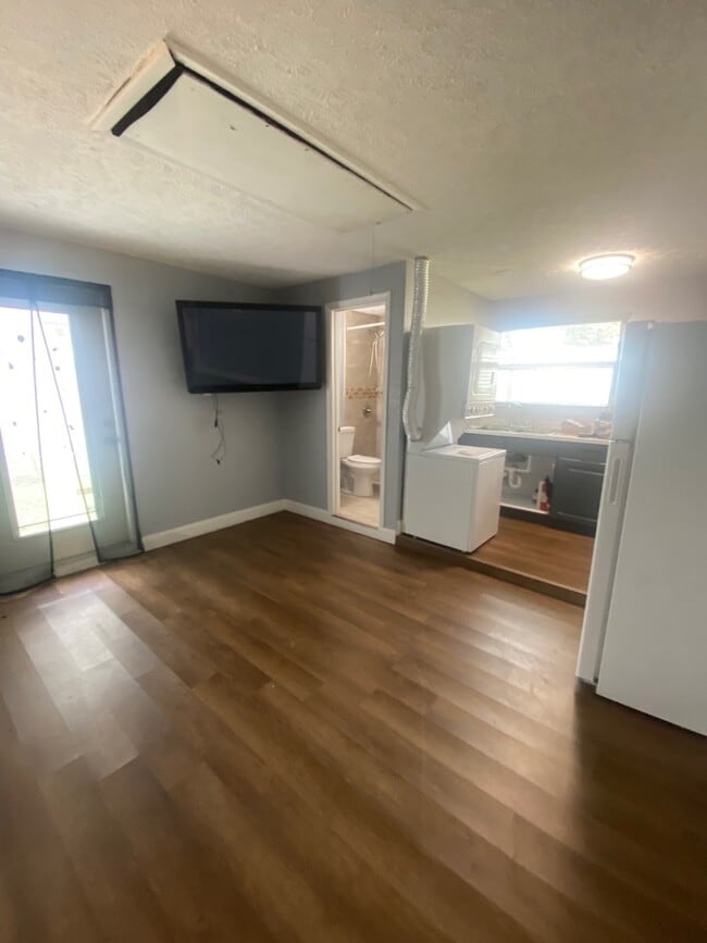 Building Photo - 27103 Frampton Ave