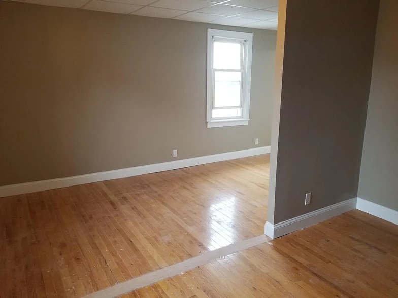 Level 1 Bedroom - 1190 Plymouth Ave