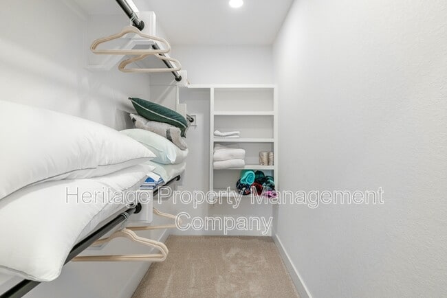 Building Photo - 719 Eleanor Ave