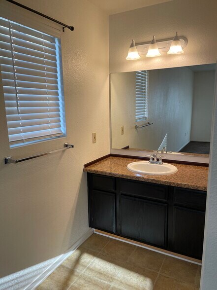 Master vanity - 3213 Fortier St