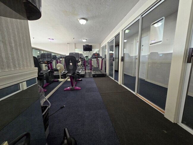 Building Photo - 230 Willard St