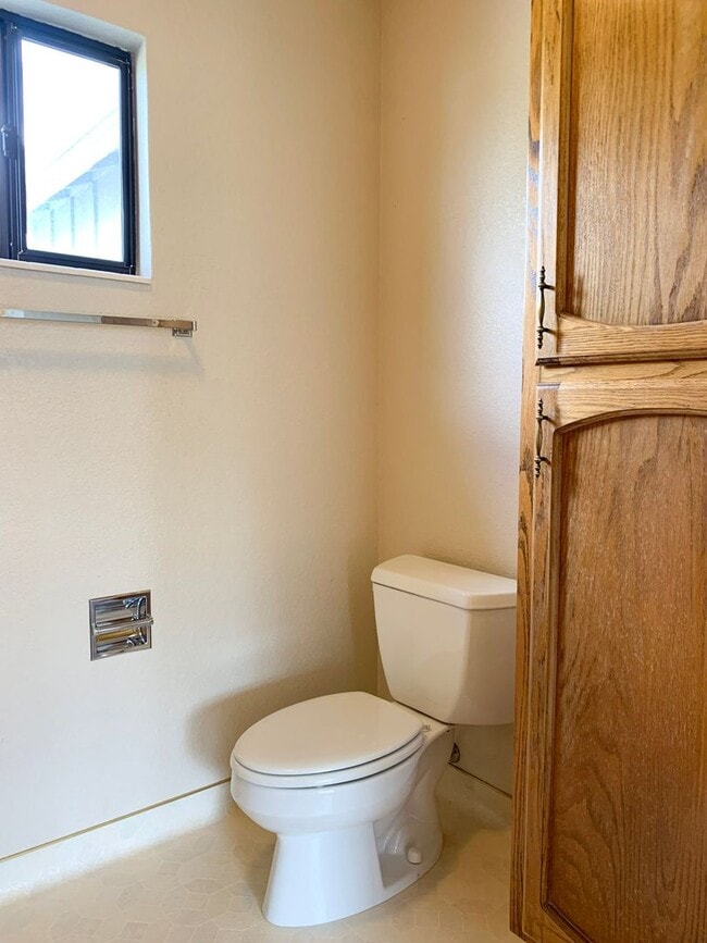 Building Photo - 2 Bedroom / 2.5 Bath Condo in Ridgemark