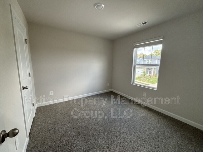 Building Photo - 1358 31st St NE
