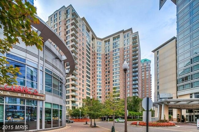 Brick Construction, Elevator - Built in 2003 - 851 N Glebe Rd