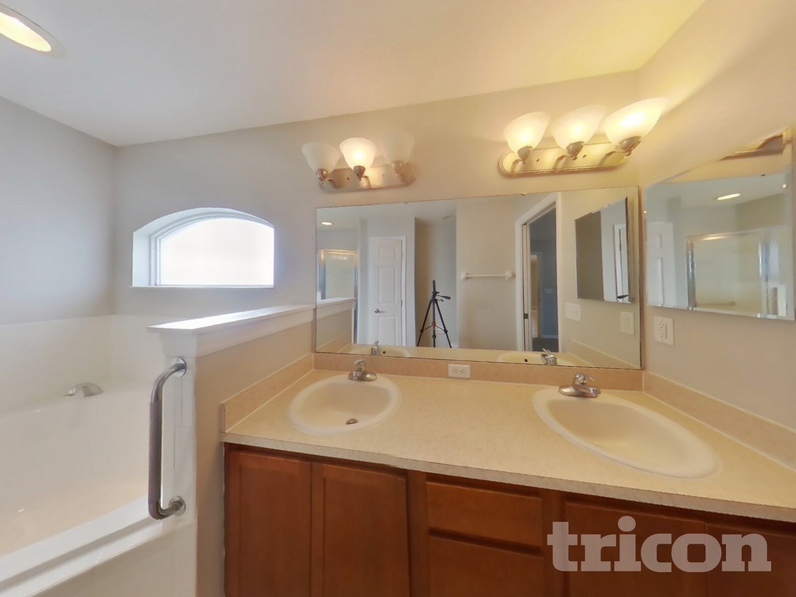 Building Photo - 4739 Acorn Dr