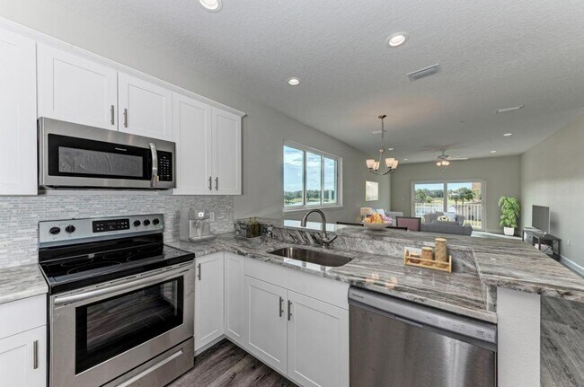 Primary Photo - 2225 14th Ave W, Apt 101, Palmetto, FL 34221