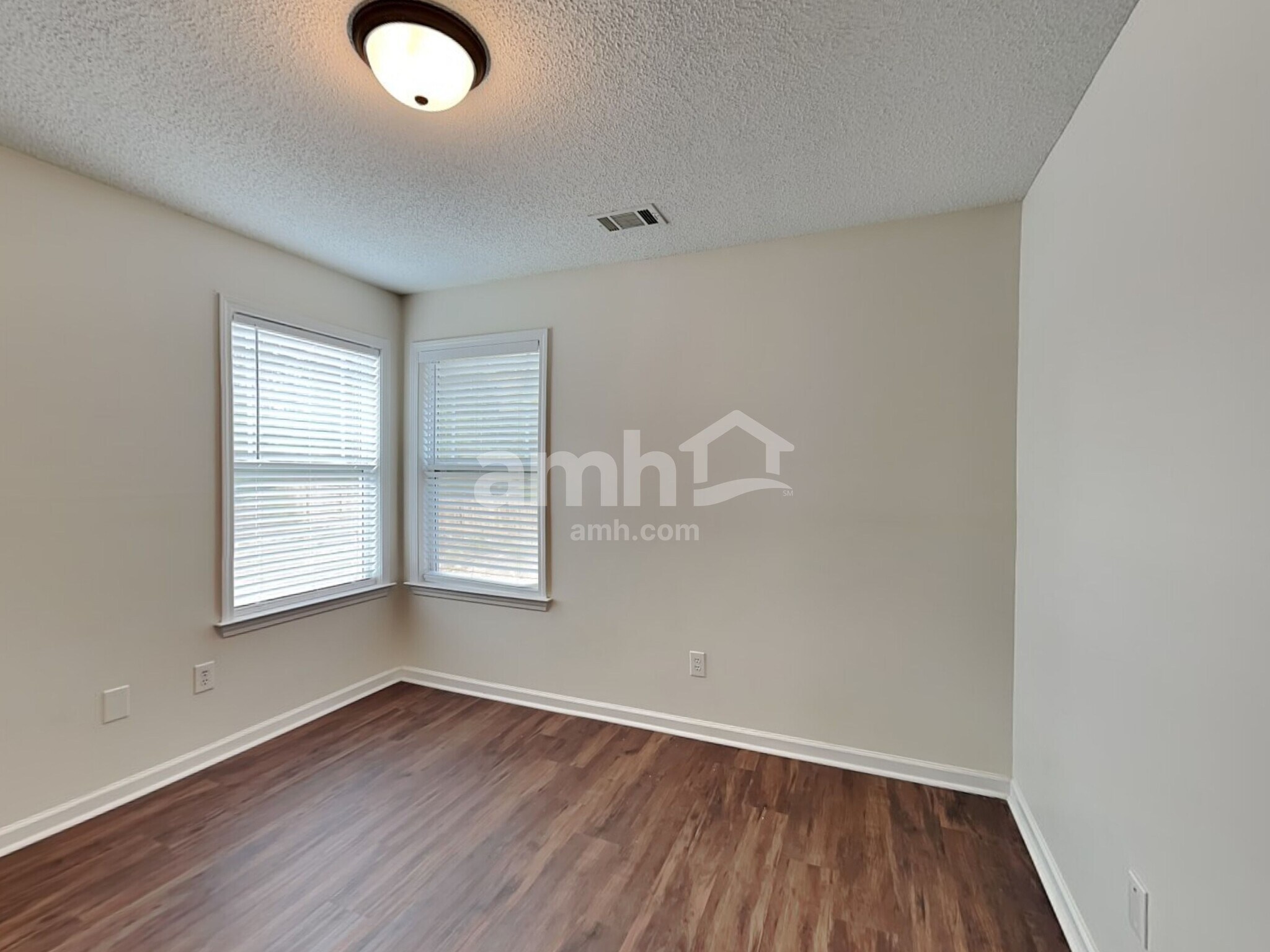 Building Photo - 145 Summit Point Dr