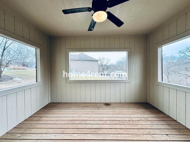 Building Photo - Stunning, Maintenance Free Townhome in Desoto w/ an Elegant Kitchen and Wood Floors Throughout!