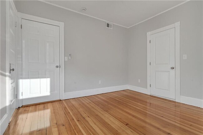 Building Photo - 382 Orms St