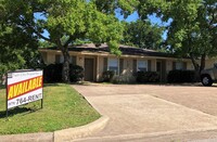 Building Photo - Convenient & Upgraded 2-Bedroom Duplex – P...