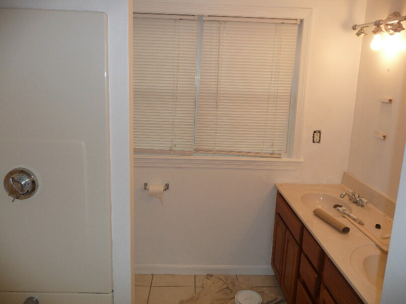 Building Photo - 104 Pond St