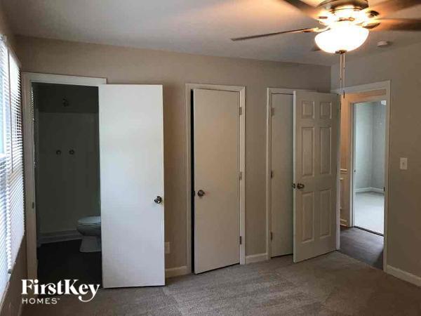 Building Photo - 940 Ridgeway Dr