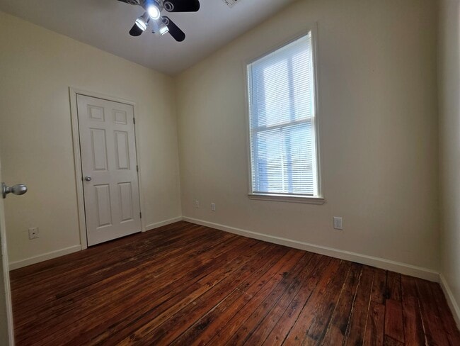 Building Photo - 1102 E 33rd St