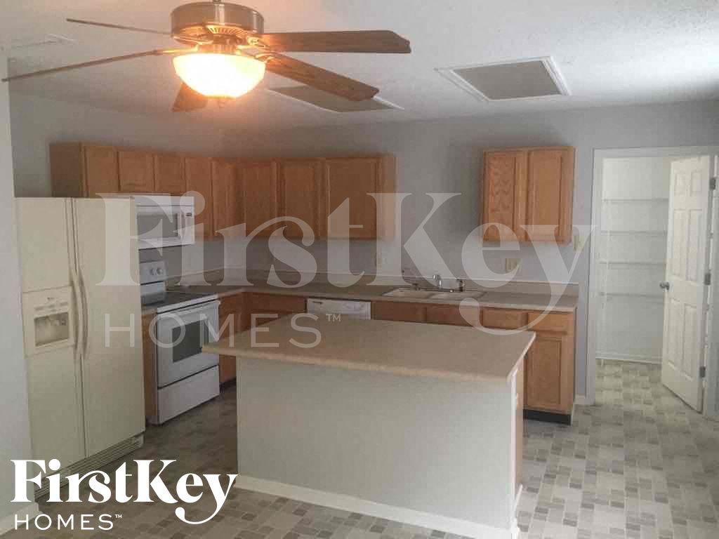 Building Photo - 5702 N Jefferson Dr