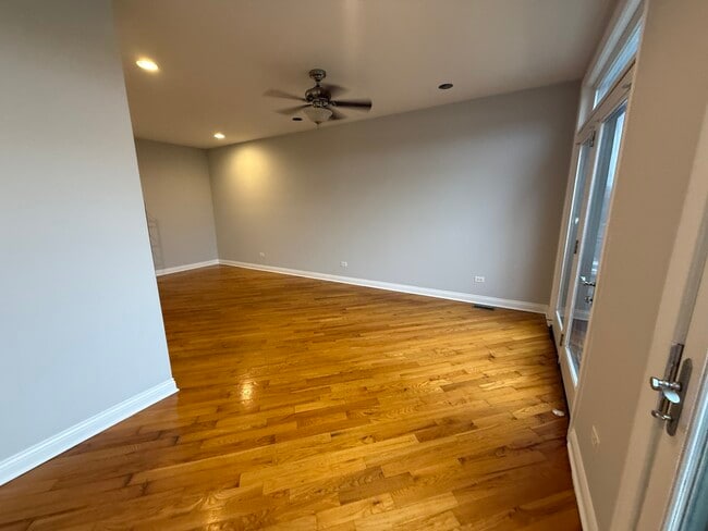 Building Photo - 7006 W Medill Ave