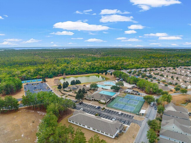 Building Photo - 554 Camellia Ct