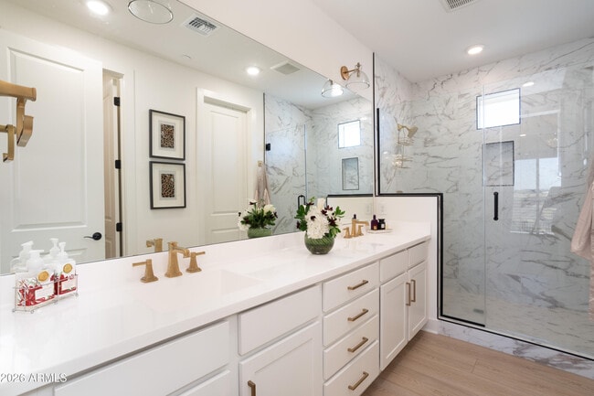 Building Photo - 2121 W Sonoran Desert Dr