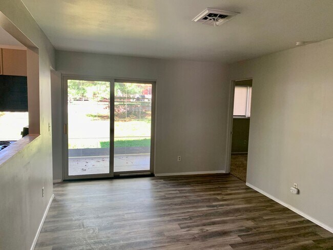 Building Photo - 3 Bedroom Home in Florissant - UPDATED KIT...