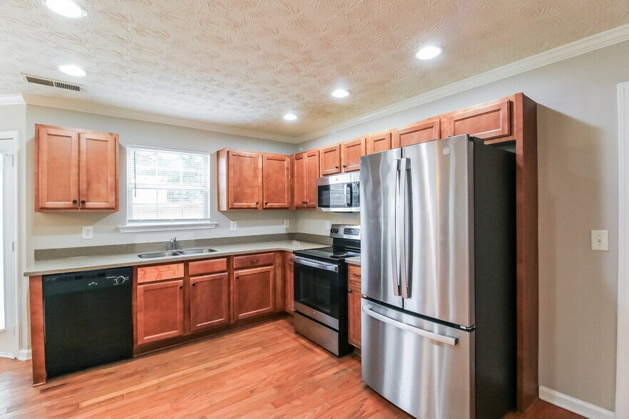Building Photo - 565 McGiboney Ln