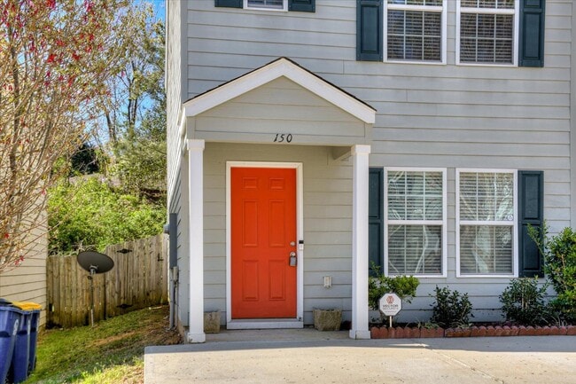 Building Photo - 150 Village Run