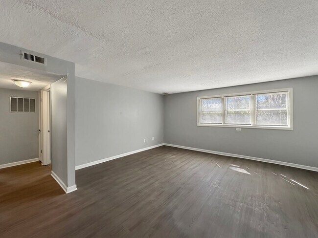 Building Photo - Cozy & Affordable 2-Bedroom Apartment at The Oaks on Davidson – Greensburg, IN