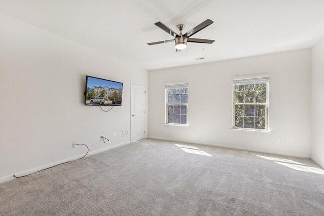 Building Photo - Welcome to this stunning 3-bedroom, 2.5-ba...