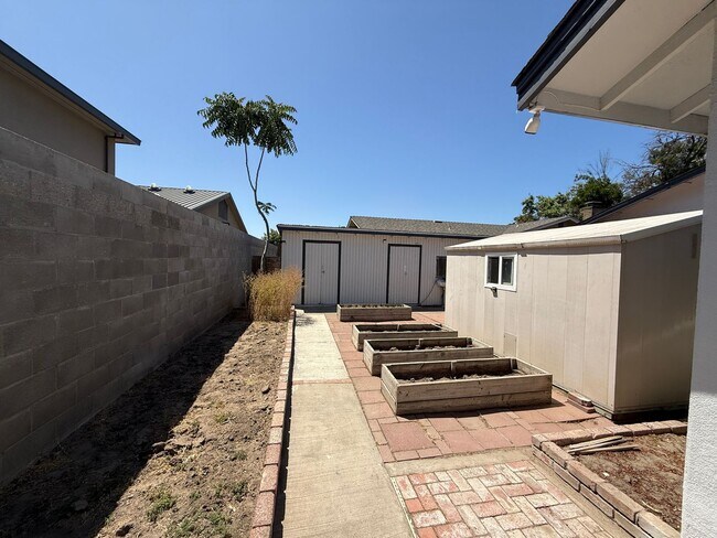 Building Photo - Updated single story home located in Ceres!