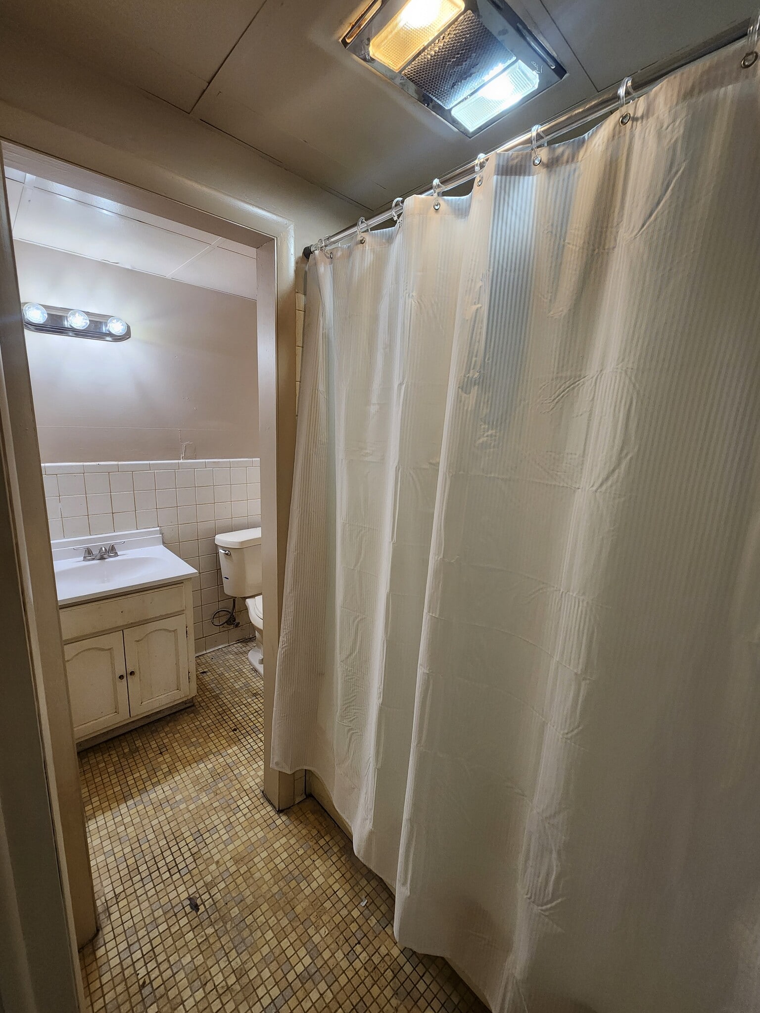 Building Photo - 321 N Main St