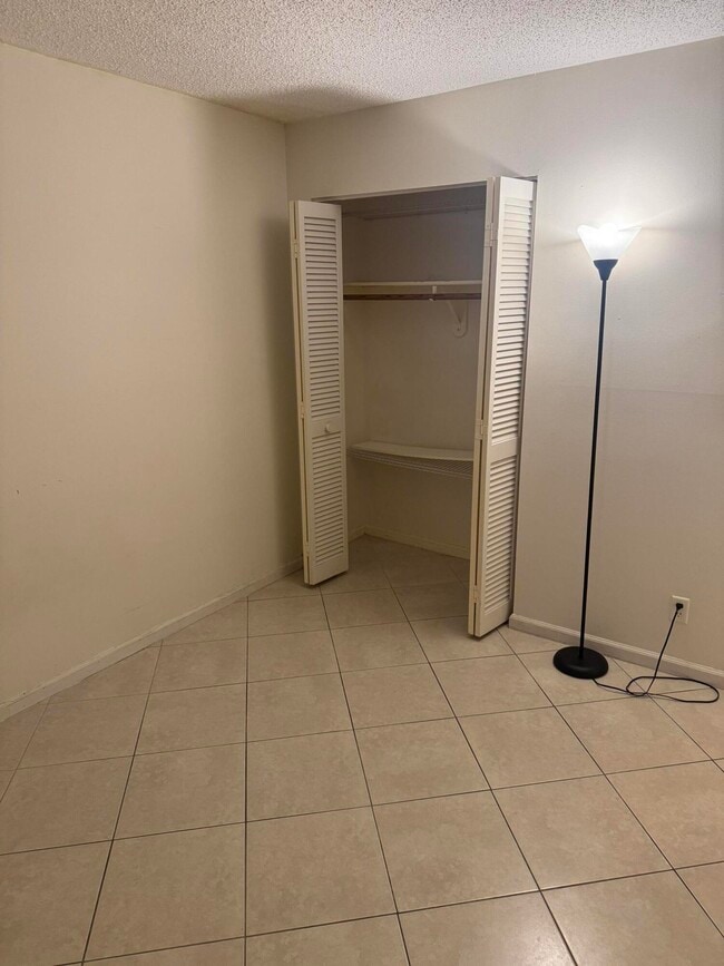 Building Photo - 9949 Sandalfoot Blvd