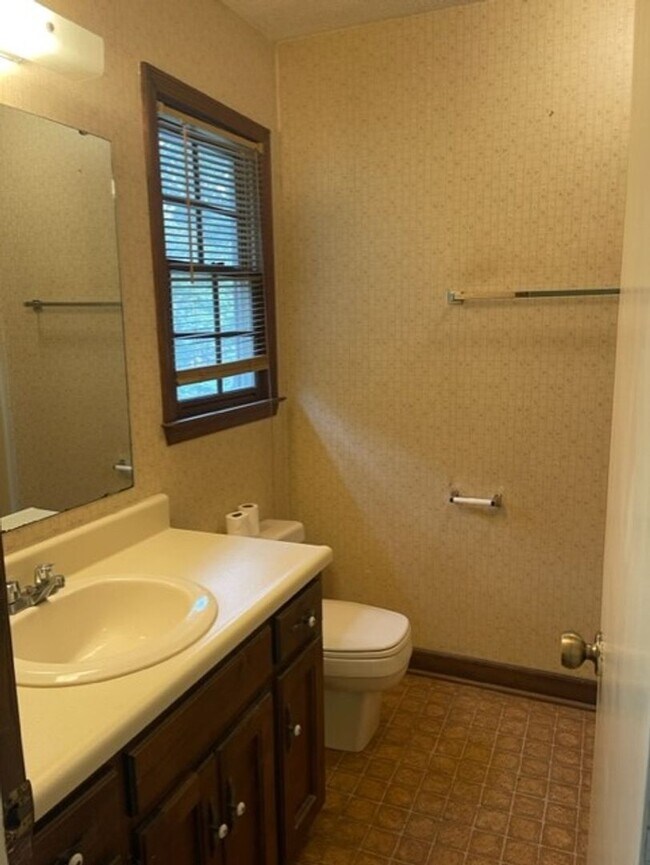 Building Photo - Duplex Spartanburg