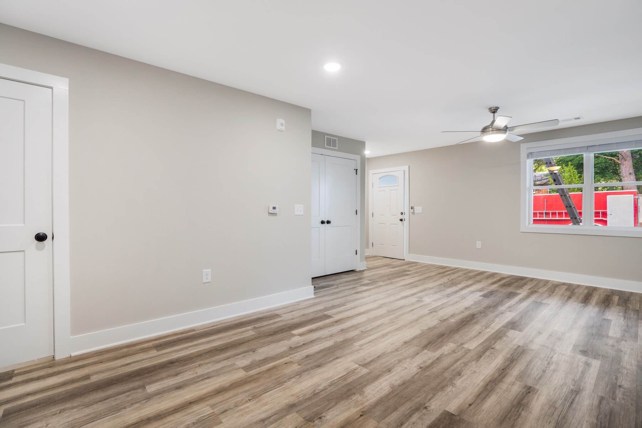 Building Photo - 303 Linwood St