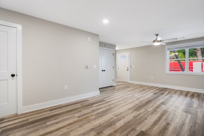 Building Photo - 303 Linwood St