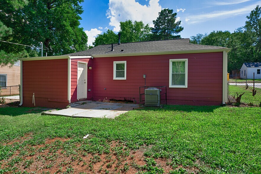 Building Photo - 908 Fairway Dr NW