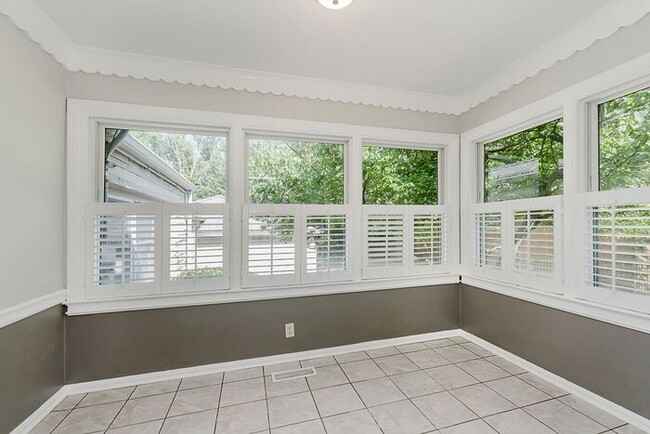 Building Photo - Elegant Updated Meridian-Kessler Home on E...