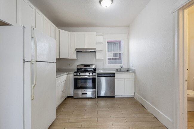 Building Photo - 1735 Foothill Blvd #A - 3 Beds | 1 Bath
