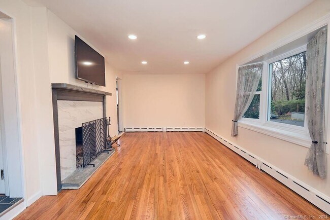 Building Photo - 4 Fermily Ln