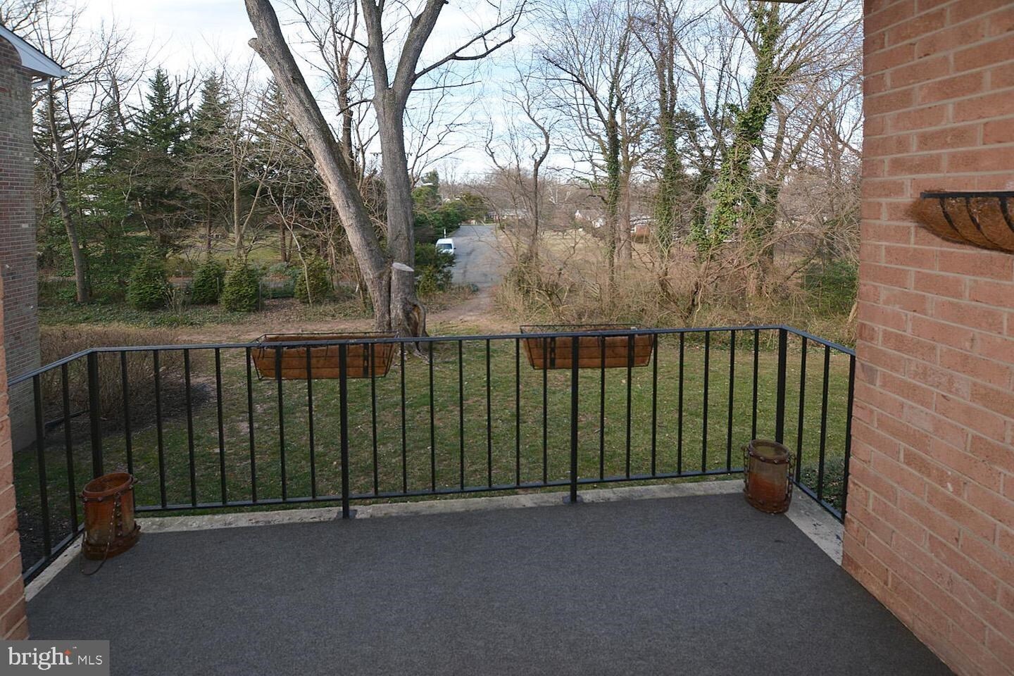 Building Photo - 3874 Lyndhurst Dr