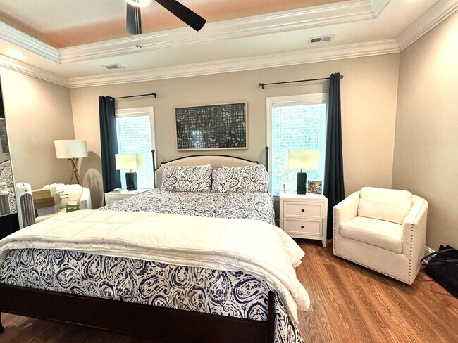 Building Photo - Stunning Home with an Upstairs Apartment or In-law Suite