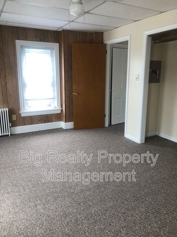 Building Photo - 70 N Main St