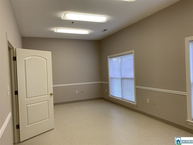 Building Photo - 490 Wildwood Cir N