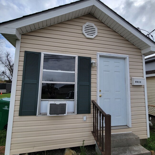 Primary Photo - 1308 Cook St