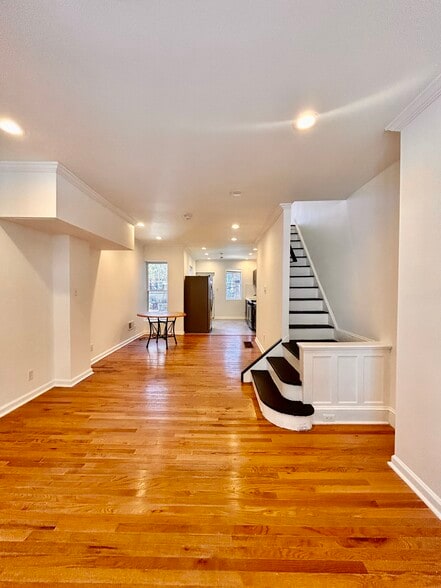 Building Photo - 2233 Bonaffon St