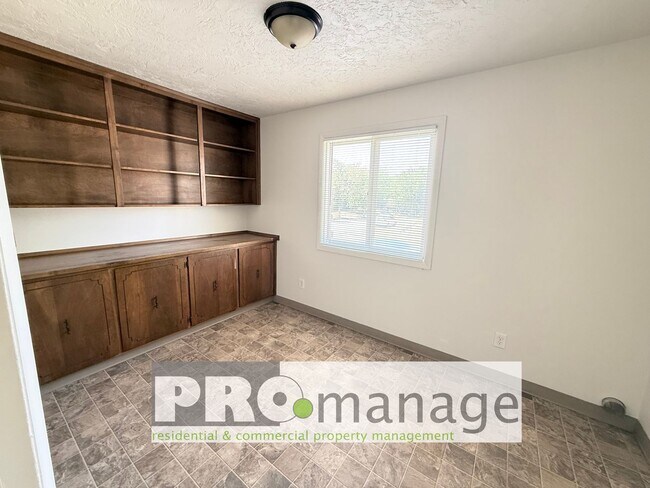 Building Photo - 588 L St