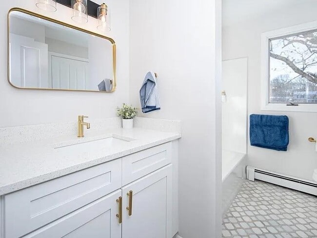 Building Photo - 262 Woodhill Rd