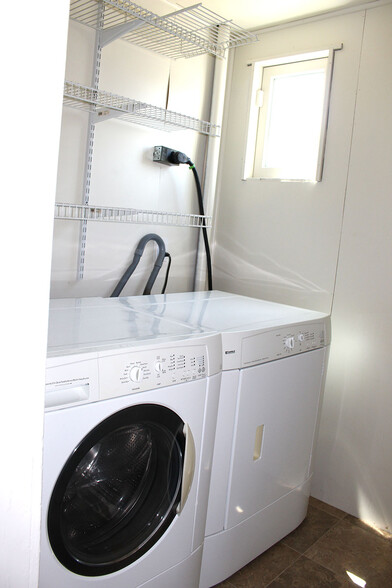 Washer/Dryer in unit - 2522 Capitol Ave