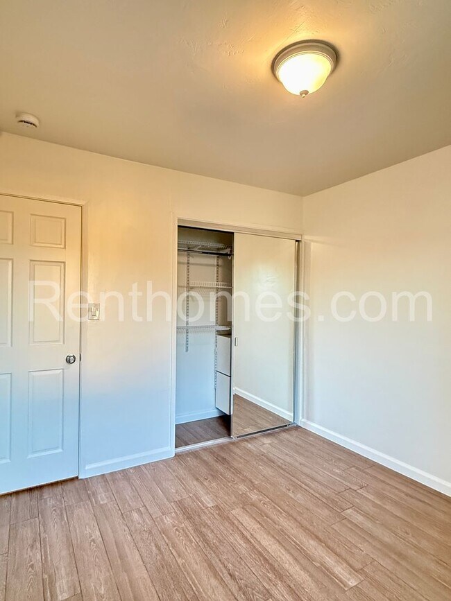 Building Photo - 5034 Baxter St