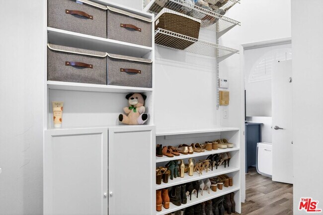 Building Photo - 6257 Bluebell Ave