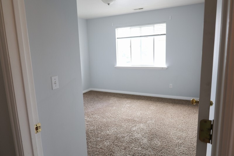 Building Photo - 8116 N Ridge Loop W
