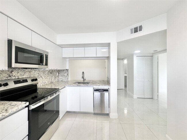 Building Photo - 842 NW 92nd Ave